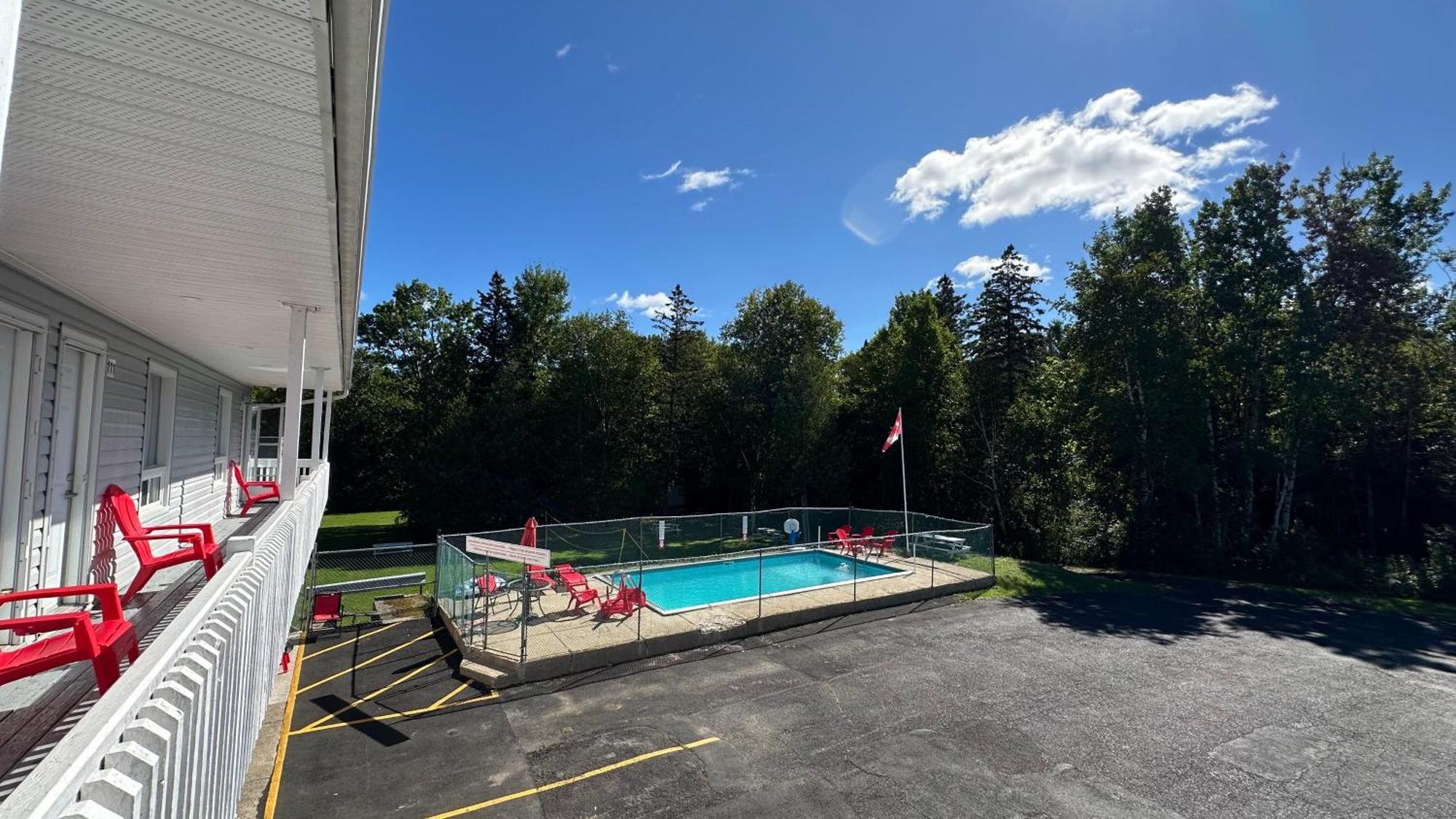 Motel 7 Inn & Suites Beresford Exterior photo